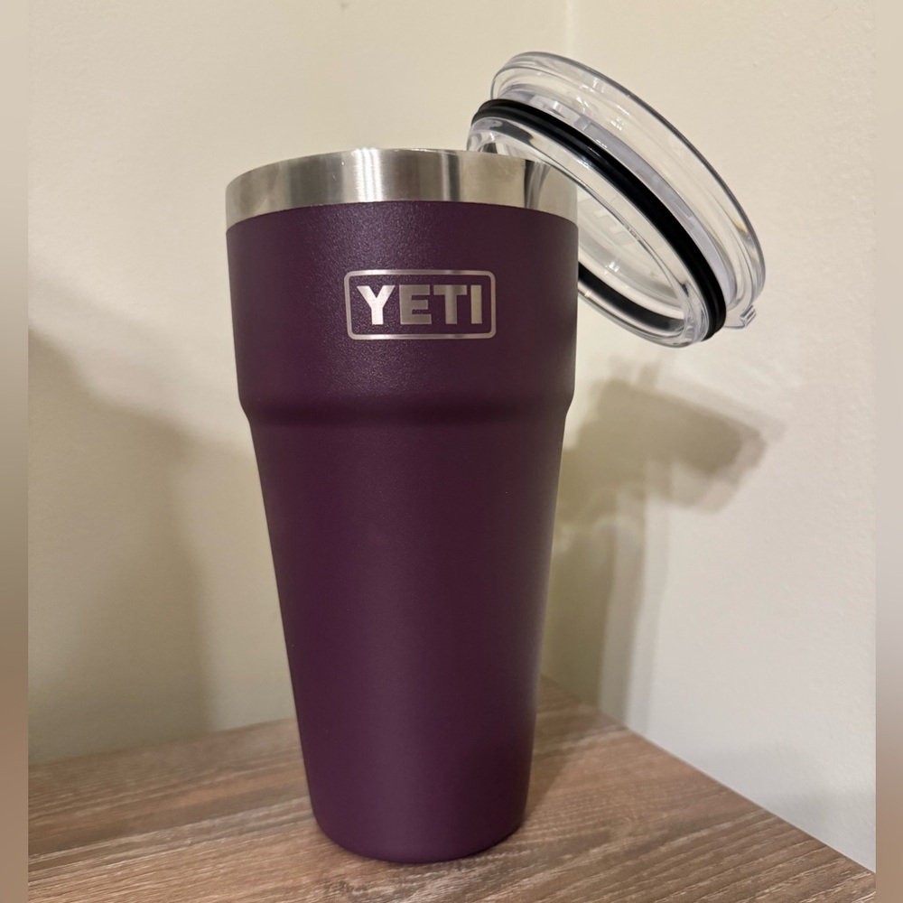 YETI RAMBLER 26 OZ STRAW CUP - NORDIC PURPLE